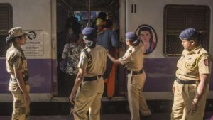 चलती ट्रेन में वायुसेना के जवान से लूट, पुलिस ने एक आरोपी को दबोचा