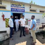 खिजरसराय में गैस एजेंसी पर प्रशासन का औचक निरीक्षण, होम डिलीवरी अनिवार्य