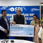 भारतीय स्टेट बैंक ने दिखाई संवेदनशीलता, शहीद जवान की पत्नी को दी ₹1 करोड़ की सहायता