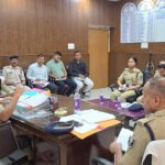 आईजी कार्यालय में त्रैमासिक समीक्षा बैठक, अपराध नियंत्रण और लंबित मामलों के निष्पादन पर सख्त निर्देश