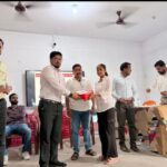 खिजरसराय के संत थॉमस इंग्लिश स्कूल में RTE छात्रों के बीच SDM ने किया पुस्तक वितरण, दिया शिक्षा पर जोर