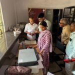 महाकर सीएचसी का औचक निरीक्षण: एक डॉक्टर और ऑपरेटर अनुपस्थित, एसडीएम ने दिए कार्रवाई के निर्देश
