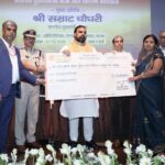 दिवंगत पुलिसकर्मियों के परिजनों को 37.50 करोड़ की बीमा राशि वितरित