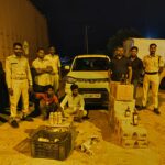 बाराचट्टी में उत्पाद विभाग की बड़ी कार्रवाई, झारखंड नंबर की कार से भारी मात्रा में शराब बरामद
