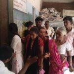 प्रखंड कार्यालय मानपुर में आधार केंद्र पर अव्यवस्था, भीषण गर्मी में लोग बेहाल