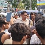 विष्णुपद में दर्दनाक सड़क हादसा: तेज रफ्तार वाहन की टक्कर से युवक का पैर कटा, हालत गंभीर
