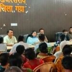 खिजरसराय में शिक्षा सेवकों व विकास मित्रों की बैठक, पात्र परिवारों का राशन कार्ड बनवाने के दिए निर्देश