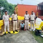 डोभी चेकपोस्ट पर डीसीएम ट्रक से 3,528 लीटर विदेशी शराब बरामद, चालक गिरफ्तार