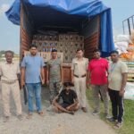 डोभी में धान की भूसी के बीच छिपाकर रखी 2673 लीटर विदेशी शराब बरामद, एक गिरफ्तार