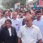 अधिवक्ताओं को आवंटित जमीन पर निर्माण रुकवाने के आरोप से भड़के वकील, सिविल कोर्ट के बाहर सड़क जाम