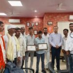 चार महिलाओं की जान बचाने वाले विक्की और संटू को डीएम ने किया सम्मानित, साहस और सूझबूझ की हुई सराहना