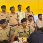 पितृपक्ष मेले में पुलिस की बड़ी कार्रवाई: 44 मोबाइल, 34,500 रुपये और चोरी में इस्तेमाल सामान बरामद, 7 आरोपी गिरफ्तार