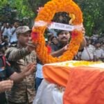 तिरंगे में लिपटकर घर लौटा मां का लाल, अग्निवीर सुभाष को अंतिम विदाई देते वक्त छलक पड़े पिता के आंसू